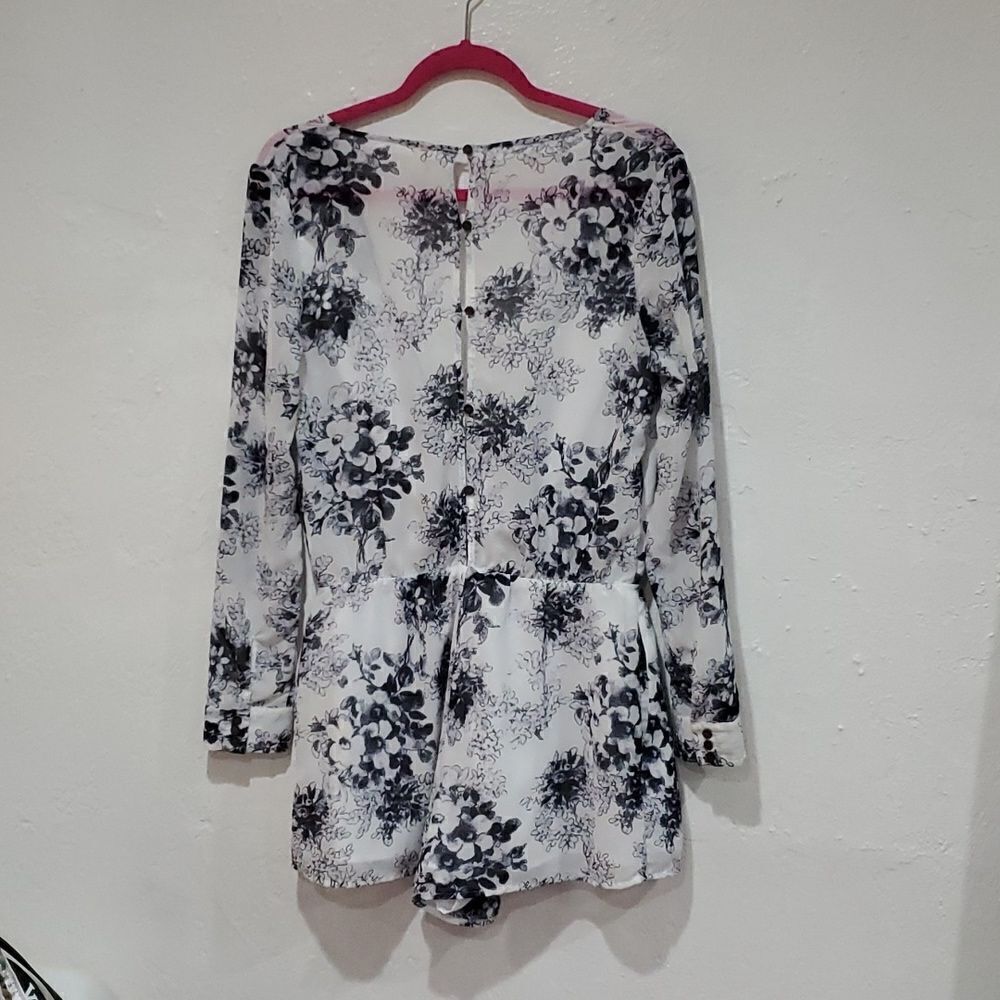 Free People Romper with Button Down Back and Long Sheer Sleeves Size S - Picture 7 of 16